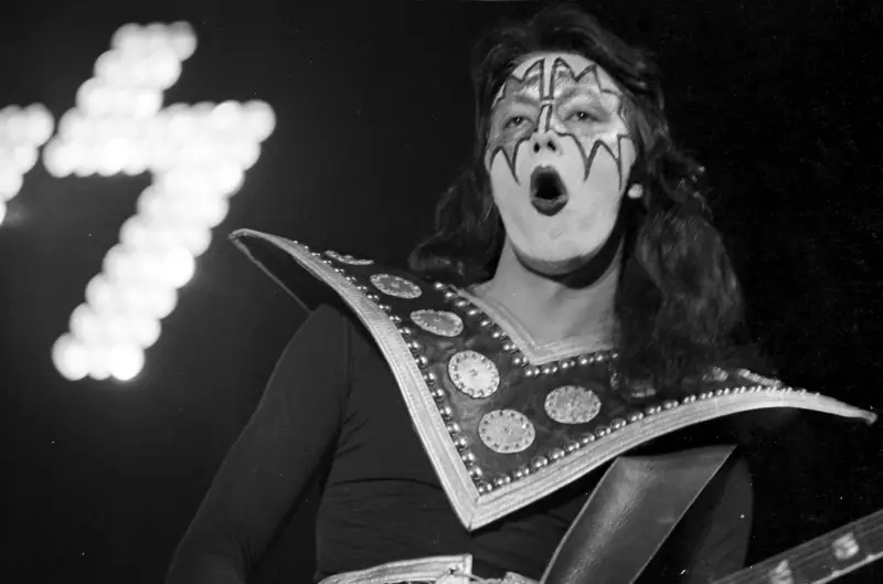 Ace Frehley: Por Que o Ex-Guitarrista do KISS Continua Sendo o Ícone Mais Cool do Rock?