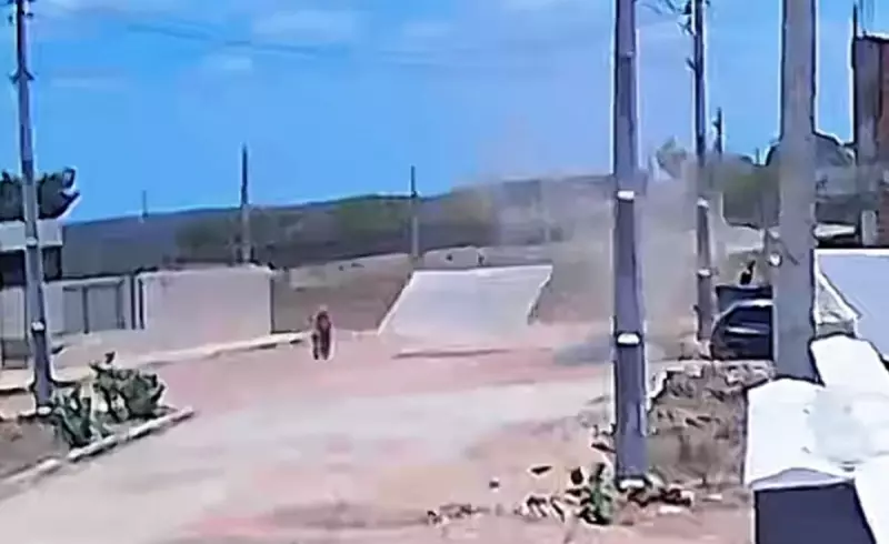 ACIDENTE CHOCANTE: Motociclista é atingido por placa de sinalização que se solta na RN