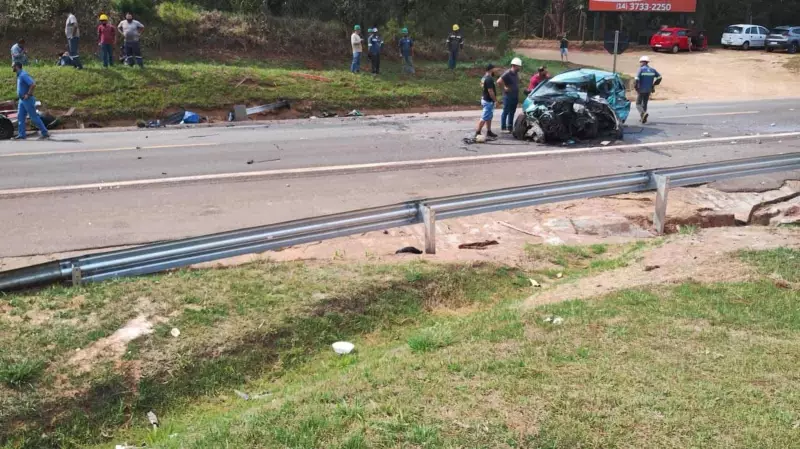 Acidente com Caminhão Carregado de Leite deixa Feridos na SP-255 em Itai