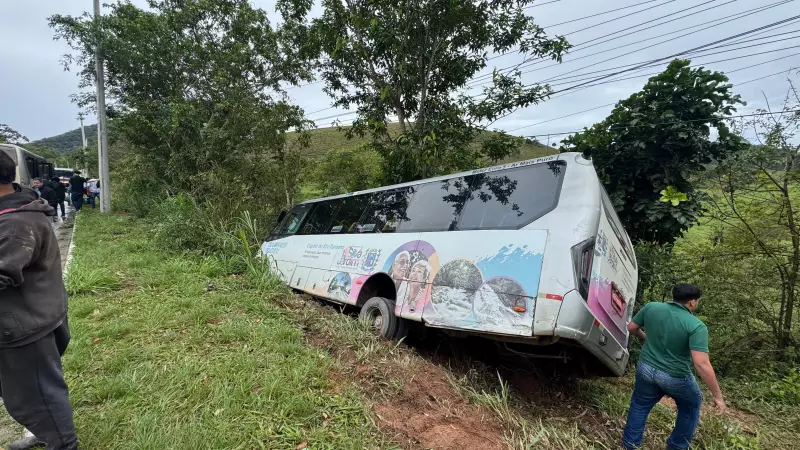 Acidente com ônibus em Silva Jardim: Três passageiros ficam feridos, mas sem gravidade