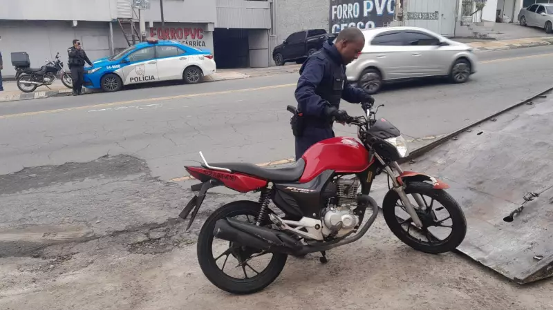 Acidente entre carro e moto deixa homem ferido em Volta Redonda: veja detalhes