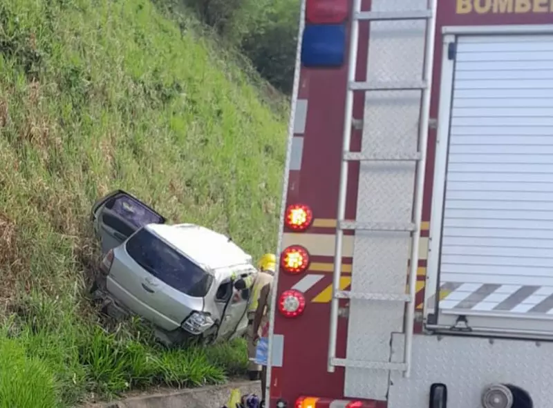 Acidente grave em Maruim: Três pessoas ficam feridas após carro capotar na SE-270
