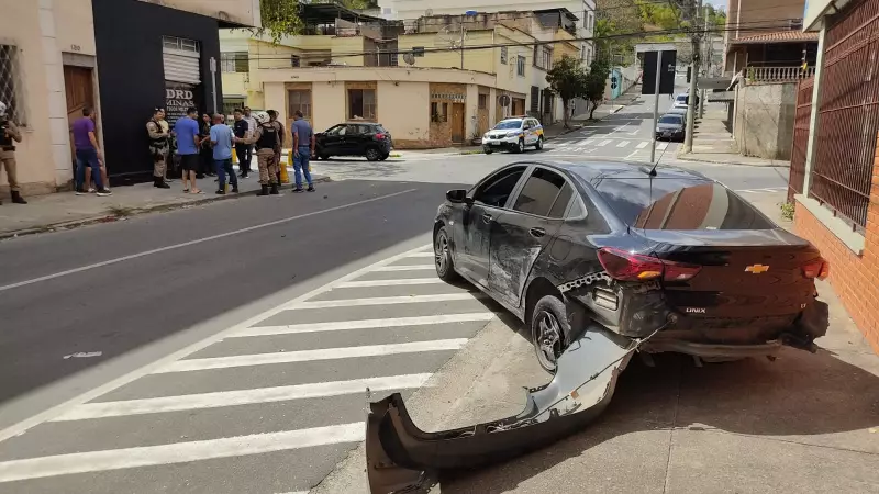 Adolescente ao volante provoca acidente grave no Santa Terezinha, em Juiz de Fora