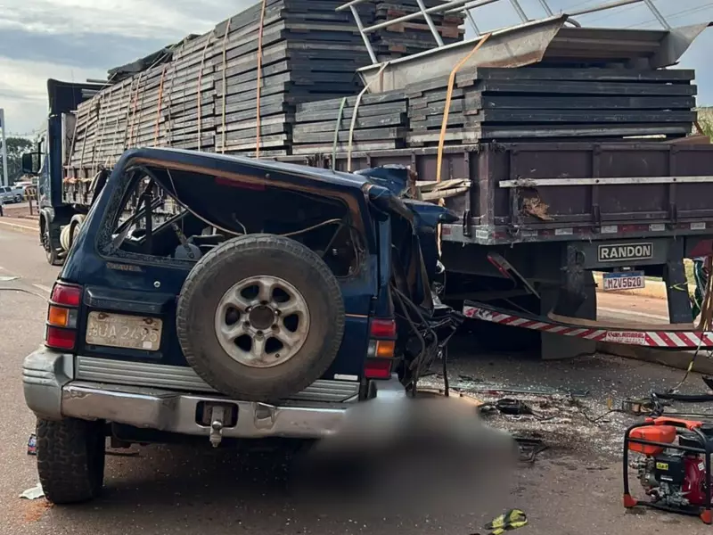 Adolescente boliviano luta pela vida na UTI após acidente que matou o pai no Acre