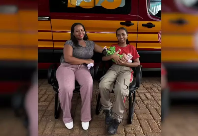 Adolescente salva irmã recém-nascida de engasgo fatal: "Uma vida na minha mão"