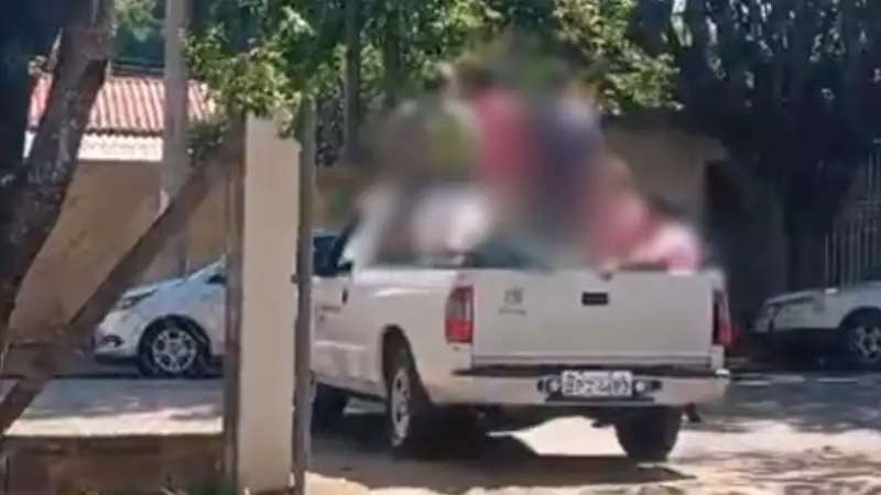 Agentes de saúde são transportados na caçamba de caminhonete em Araçatuba; vídeo viraliza