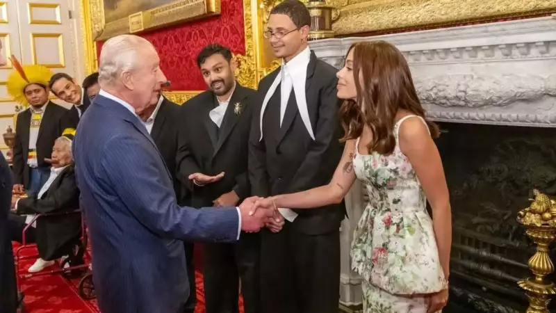 Anitta encontra Rei Charles III em cerimônia real na Inglaterra: encontro histórico da popstar brasileira