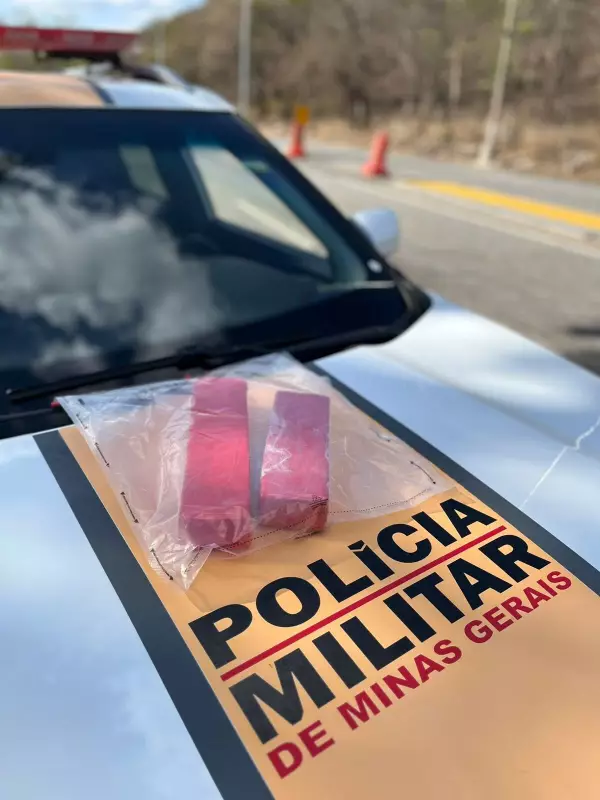Atitude Suspeita em Blitz na BR-259: Nervosismo Leva Policiais a Encontrar Maconha Escondida no Carro