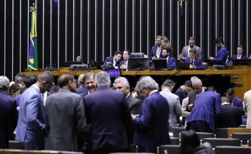 Bancada Evangélica na Câmara Exige Voto em Reuniões de Líderes: Entenda a Disputa por Poder