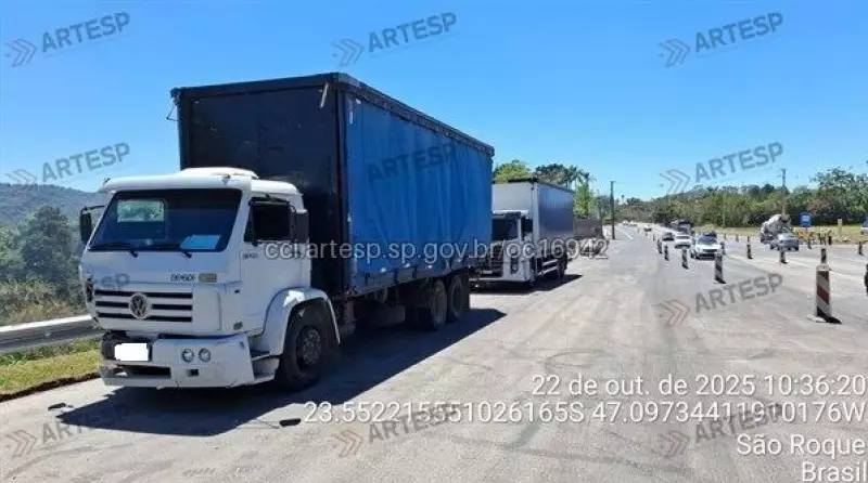 Batida em Cadeia com 5 Veículos Interdita Raposo Tavares em São Roque | Trânsito Parado