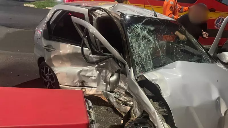 Batida Violenta na Avenida João Naves deixa Motorista com Traumatismo Craniano em Uberlândia