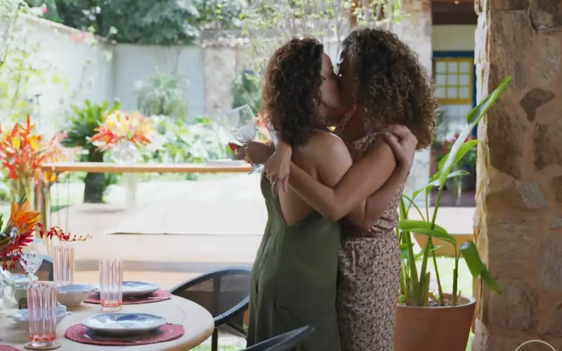 Beijo Lésbico em 'Vale Tudo': Um Marco na Representatividade da TV Brasileira