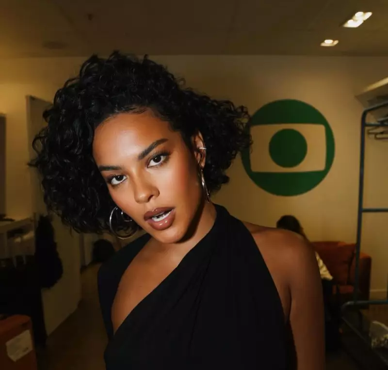 Bella Campos Revela o Lado Sombrio da Fama: Como 'Vale Tudo' Impactou Sua Saúde Mental