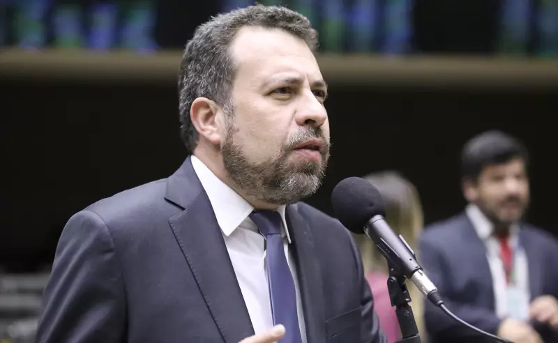 Boulos Desafia Narrativa: 'Cabeça do Crime Organizado Não Está na Favela' em Discurso Histórico no Planalto