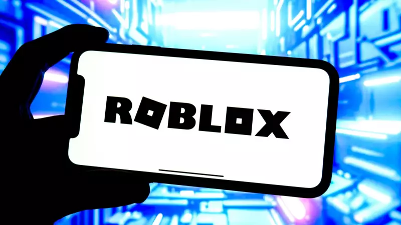 Brasileiros são contratados por até R$ 2.100 para caçar pedofilia e automutilação no Roblox