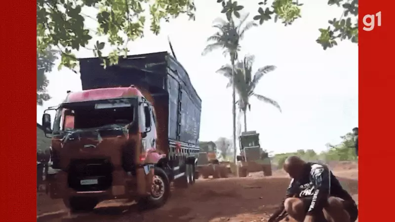 Caminhão com Carvão Desaparece nas Águas do Rio após Ponte Ceder no Maranhão | Operação de Resgate em Andamento