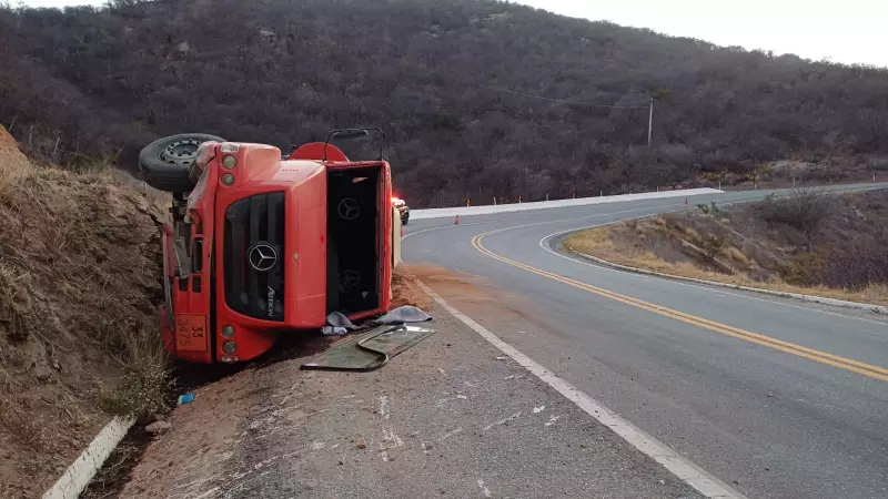 Caminhão de Combustível Tomba na Serra de Santa Luzia e Interdita Rodovia na Paraíba