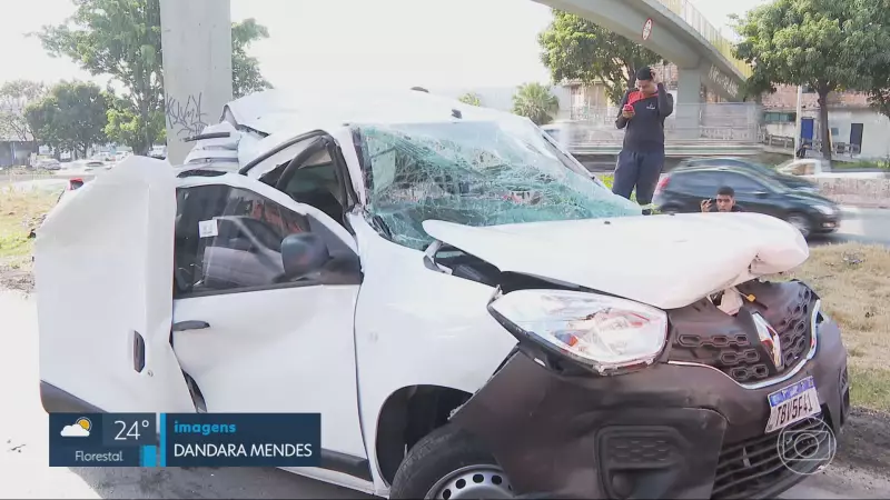 Caminhão Tomba e Carros Despencam de Cegonheira no Anel de BH; Vídeo Impressionante
