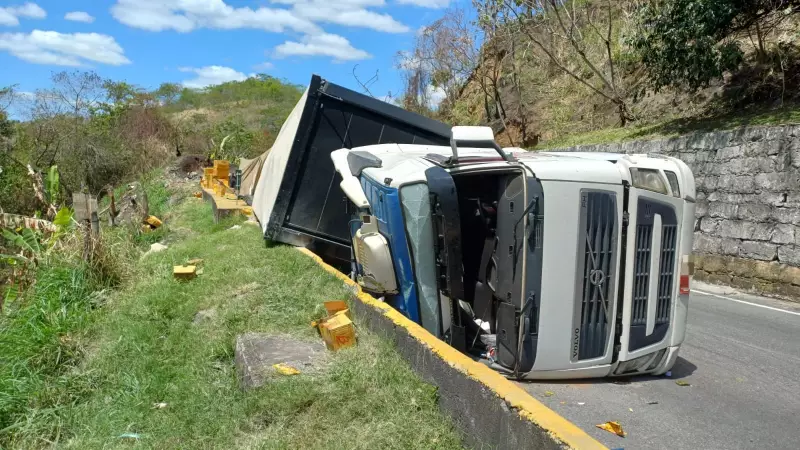 Caminhão Tombado na Serra das Araras: Trânsito Parado e Filas na RJ-139 em Piraí