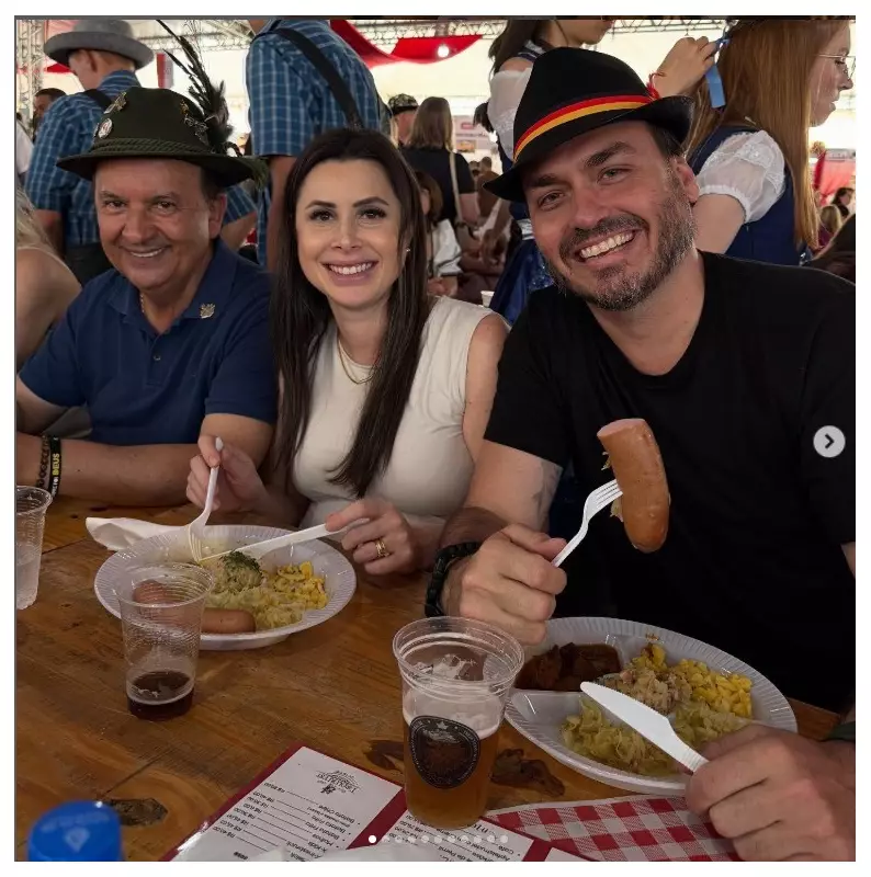 Carlos Bolsonaro e Caroline de Toni: A Chapa Conservadora que Promete Agitar Santa Catarina em 2026