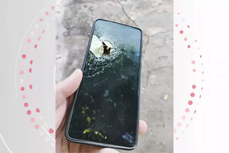 Celular salva vida: homem sobrevive a tentativa de assassinato no Paraná após bala atingir aparelho