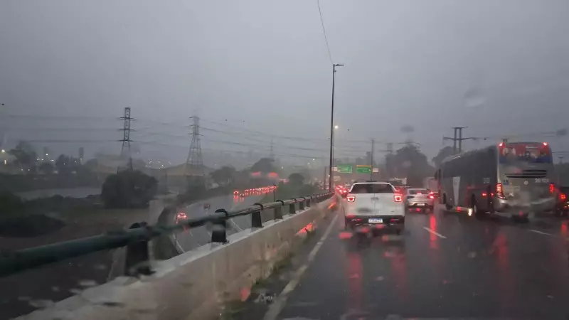 Chuva transforma São Paulo em estacionamento: capital bate recorde de congestionamento em 2025
