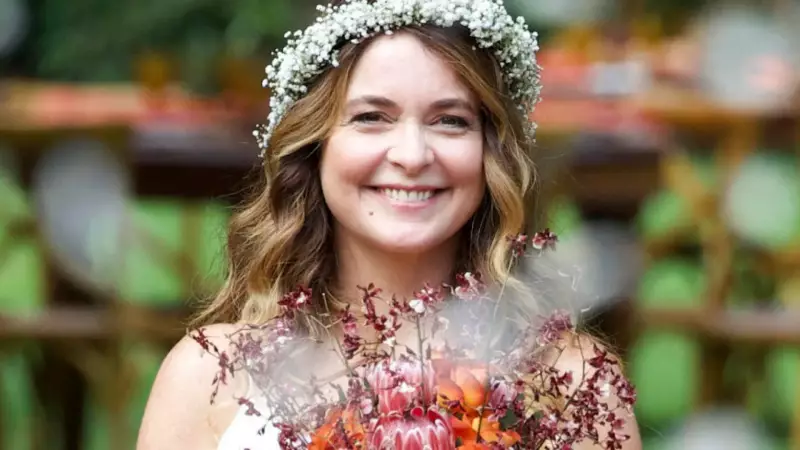 Cláudia Abreu surpreende ao convidar babá para vinheta da Globo e faz emocionante declaração