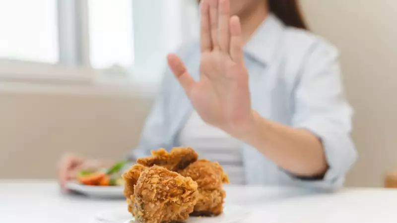 Colesterol Alto: Médico Revela os 4 Alimentos que Você Precisa Evitar Imediatamente