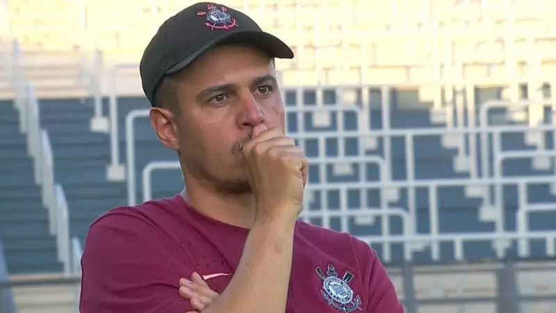 Corinthians Negocia Renovação com Técnico Lucas Pisccinato: Futuro das Brabas em Jogo