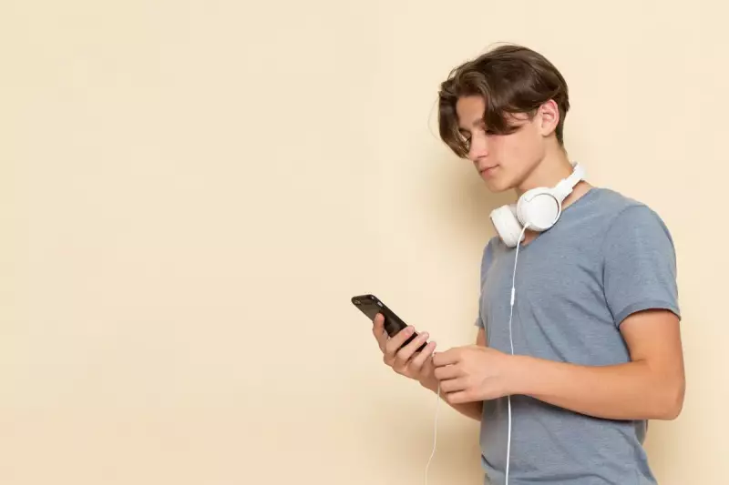 Cérebro em Transformação: Como o Excesso de Redes Sociais Está Remodelando a Mente dos Jovens