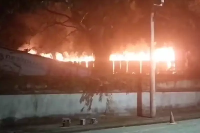 Criminosos incendeiam vagão de trem com celulose no litoral de SP; fogo durou horas