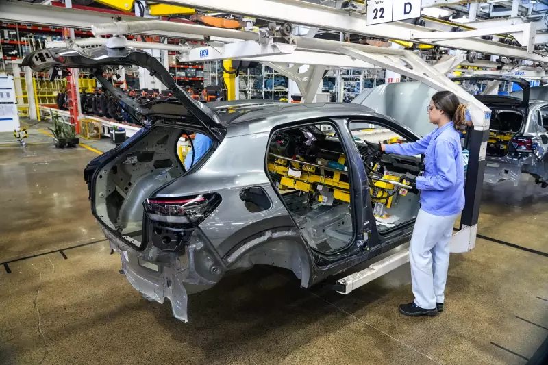 Crise de Chips Pode Paralisar Montadoras no Brasil: Entenda o Conflito China-Holanda