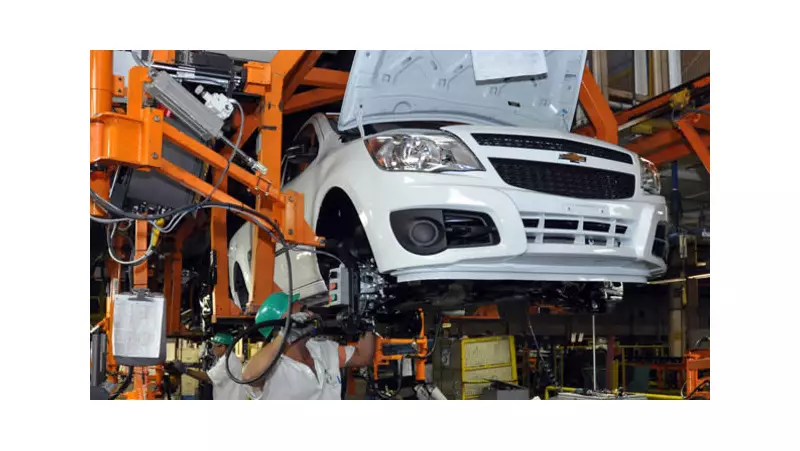 Crise Global de Semicondutores Ameaça Paralisar a Produção de Carros no Brasil