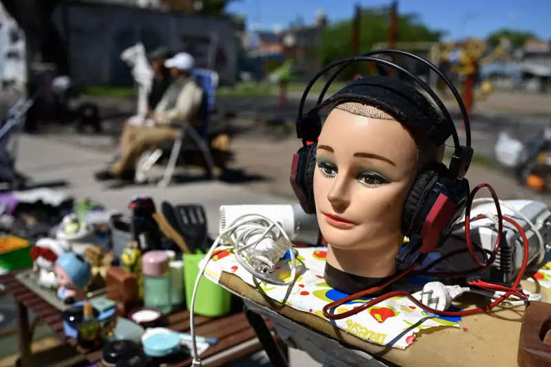 Crise na Argentina: Cidadãos Vendem Pertences Pessoais para Sobreviver ao Mês