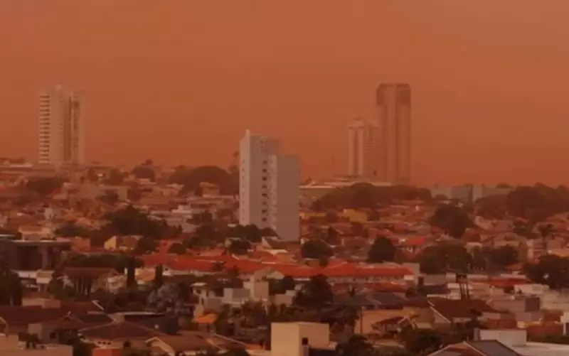 Céu de Jataí fica alaranjado com impressionante nuvem de poeira: fenômeno raro transforma paisagem no interior de Goiás