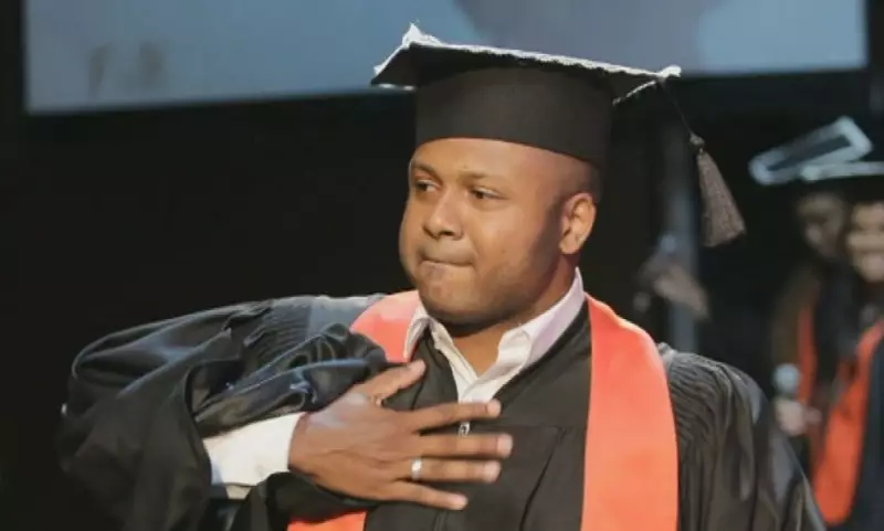 Da Cadeia à Faculdade: Homem Se Forma em Direito e Busca OAB para Provar Inocência no Rio