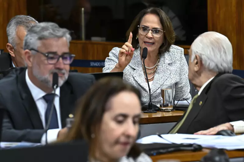 Damares Alves e Paulo Pimenta se enfrentam em discussão acalorada sobre Michelle Bolsonaro