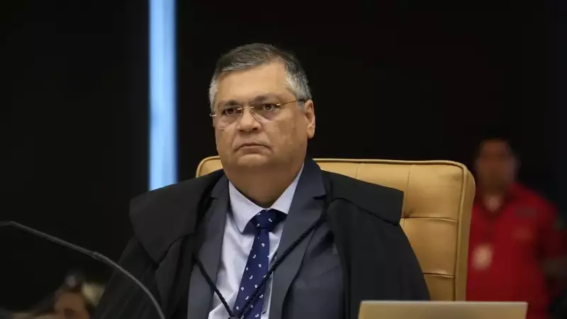 Dino em Ação: Ministro Vota para Anular Regra que Reduziu Aposentadorias por Invalidez
