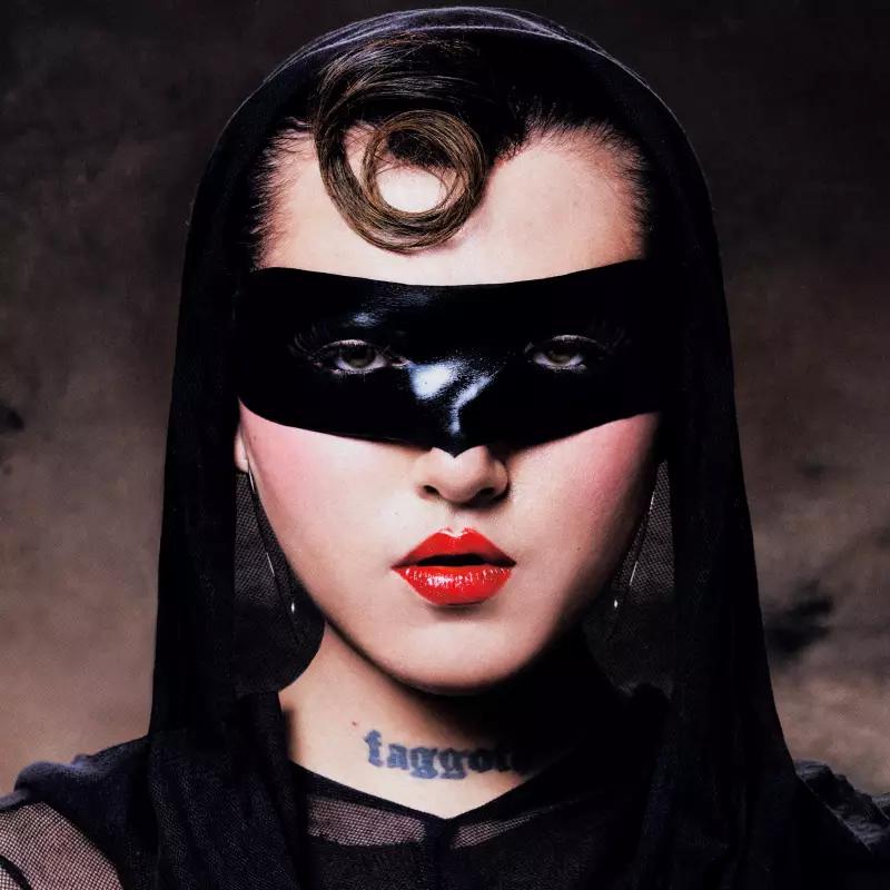 Do coral pentecostal às pistas de música eletrônica: conheça Mia Badgyal, a nova sensação de SP