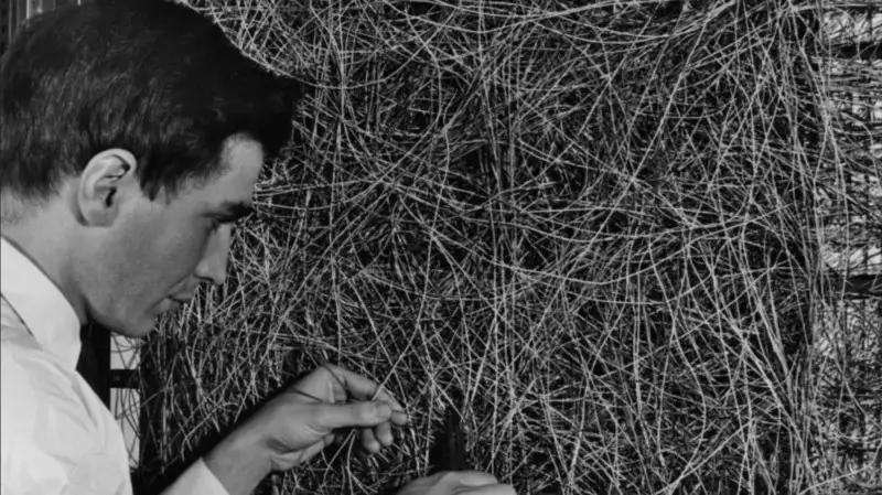 Do Teste de Turing ao ChatGPT: A Incrível Jornada de 70 Anos da Inteligência Artificial