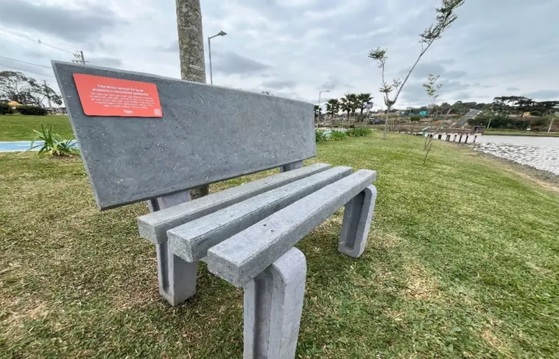 Empresa Paranaense Transforma Cabos de Fibra Óptica em Bancos Sustentáveis para a Comunidade