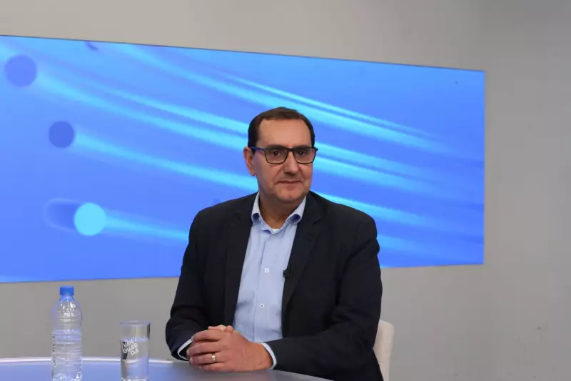 Escândalo Amoroso Abala Prefeitura: Diretora de Saúde de São José dos Campos Pede Demissão Após Relação com Prefeito Vir à Tona