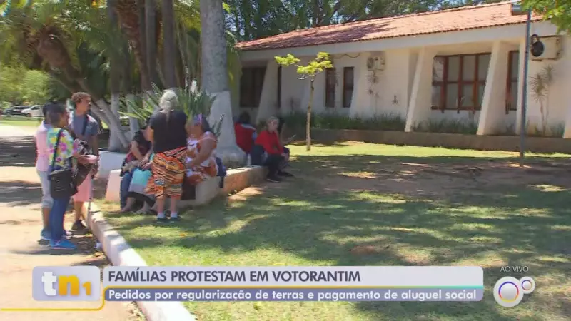 Famílias em Situação de Risco Acampam em Frente à Prefeitura de Votorantim em Busca de Moradia Digna