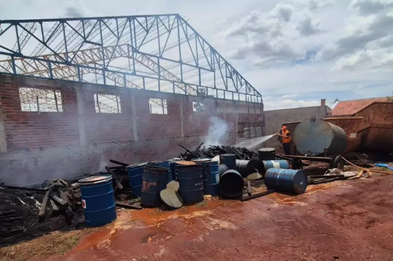 Faíscas de Solda Disparam Incêndio em Depósito com Produtos Inflamáveis no Interior de SP