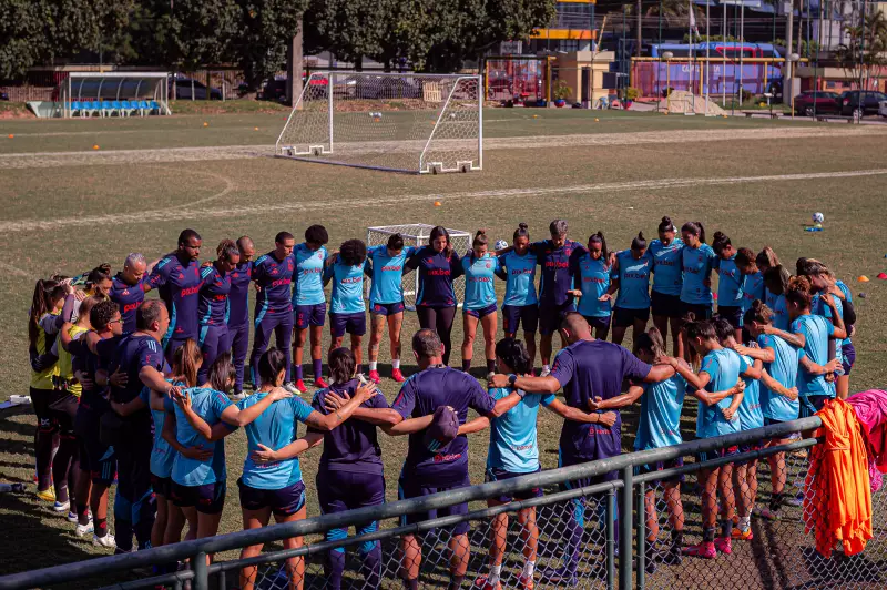 Flamengo Feminino: Imagens Chocantes Revelam Condições Precárias no CT Ninho do Urubu