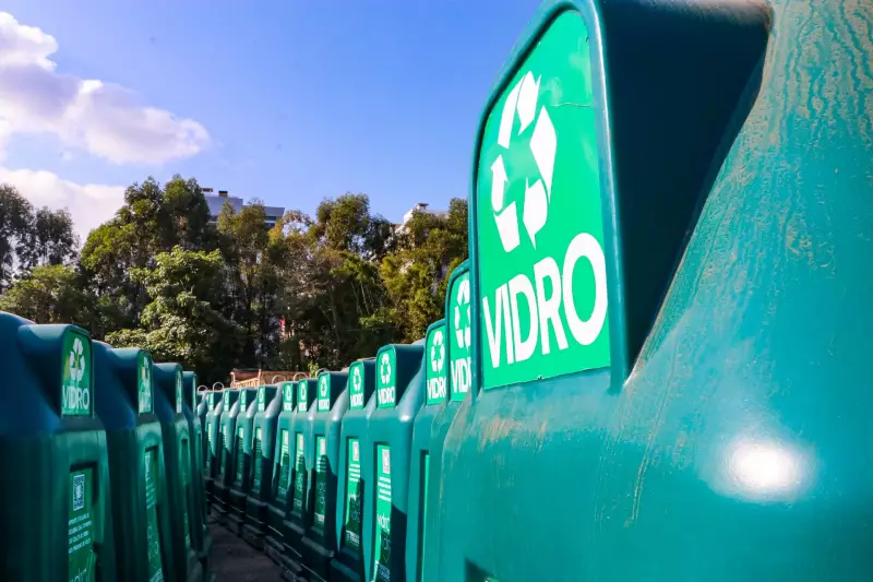 Florianópolis se Destaca como Líder Nacional na Reciclagem de Vidro: Modelo de Sustentabilidade que Inspira o Brasil