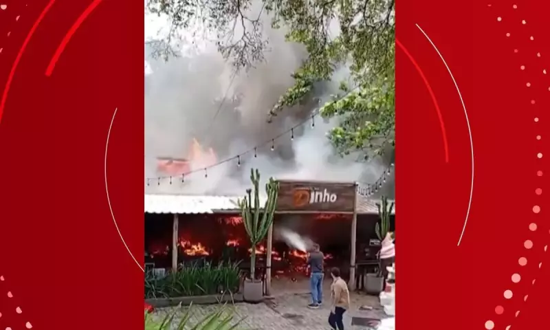 Fogo consome churrascaria em Porto Seguro: prejuízo milionário e susto na alta temporada