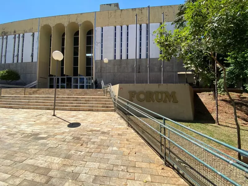 Funcionário do DETRAN em cidade pequena é condenado por esquema de propina após realizar 700 transações em um único dia