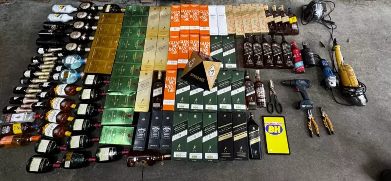 Furto Ousado em MG: Mais de 100 Garrafas de Whisky Recuperadas em Matagal Após Roubo em Supermercado