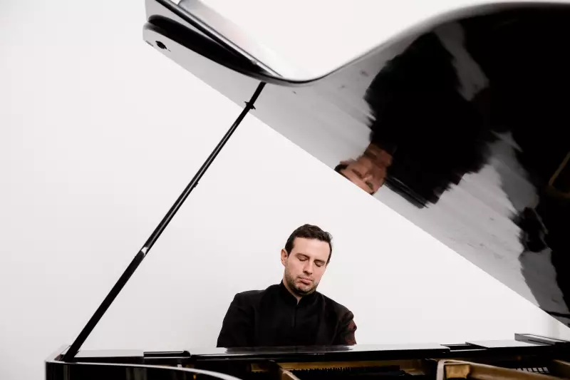 Fusão Musical na Sala Cecília Meireles: Piano Europeu Encontra a Alma Brasileira em Recital Único